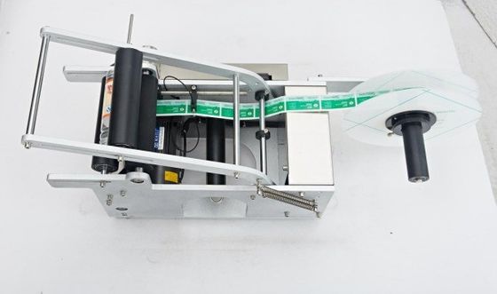 MT-50 semi-automatische etiketteringsmachine voor PET-flessen en blikjes