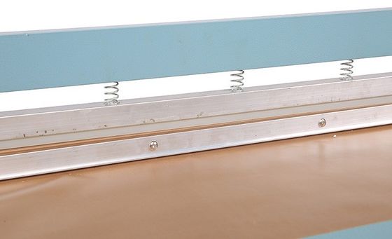 Gemakkelijk te bedienen gas aangedreven pneumatische plastic zakken afdichting machine voor 60cm 80cm zakken