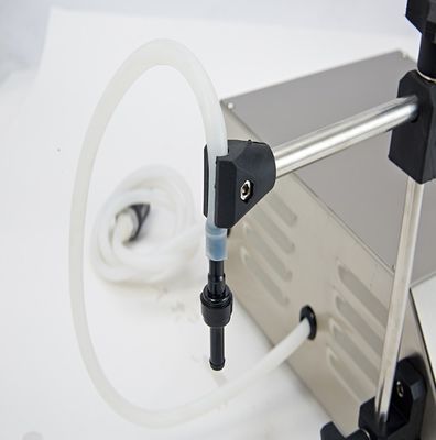 DUOQI Kleine CNC half-automatische vloeistofvulmachine voor flessen van het type verpakkingsproducten van eetbare oliën